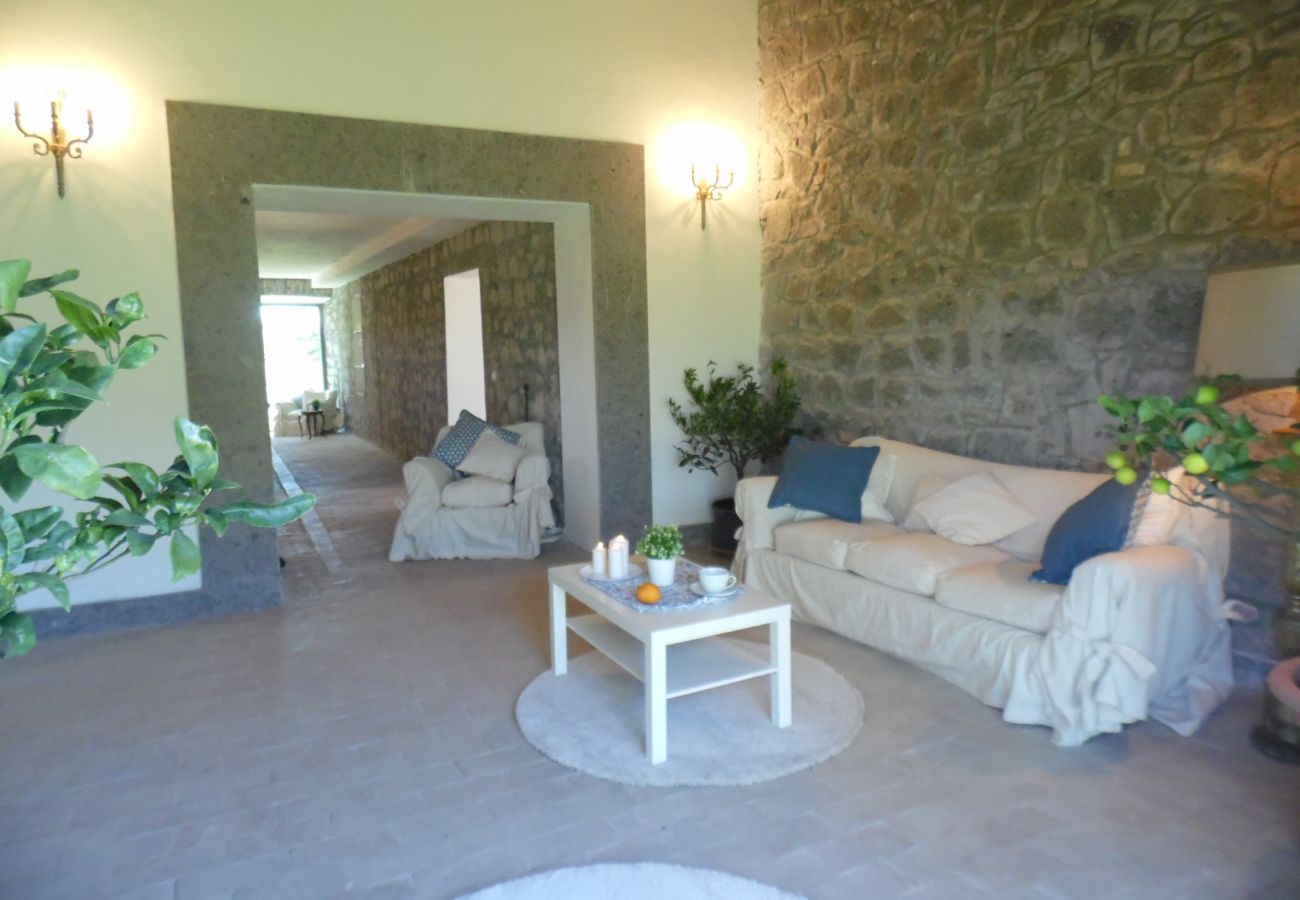 spacious living room in the country house Vallalta in Montefiascone