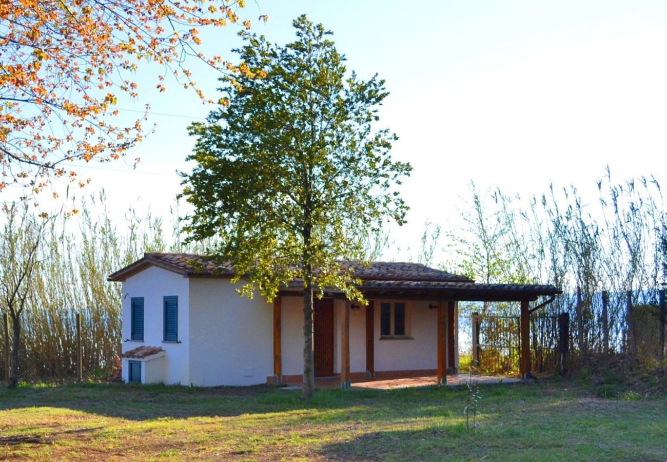 House in Bolsena - Casa Gialla - House directly on the Bolsena Lake!