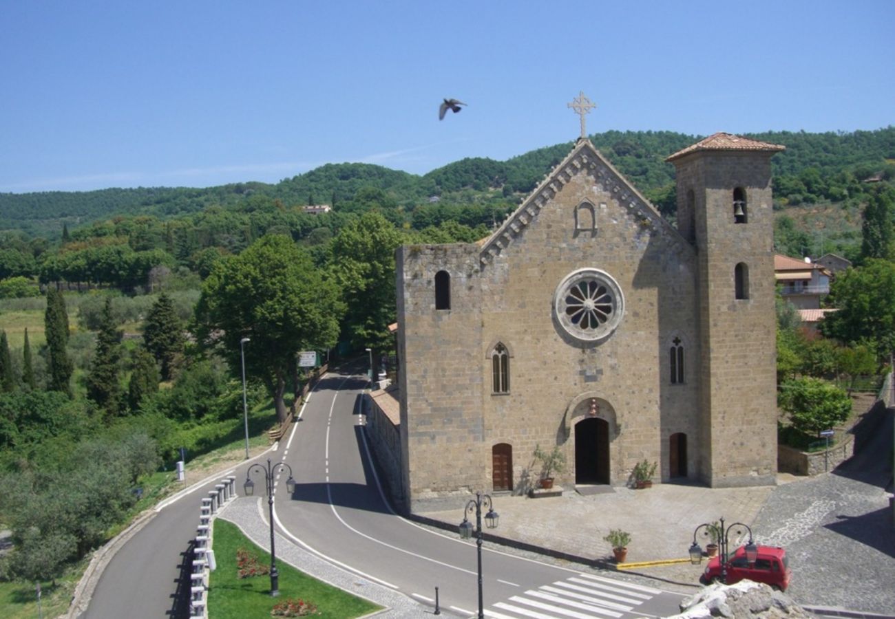 House in Bolsena - Casa Gialla - House directly on the Bolsena Lake!