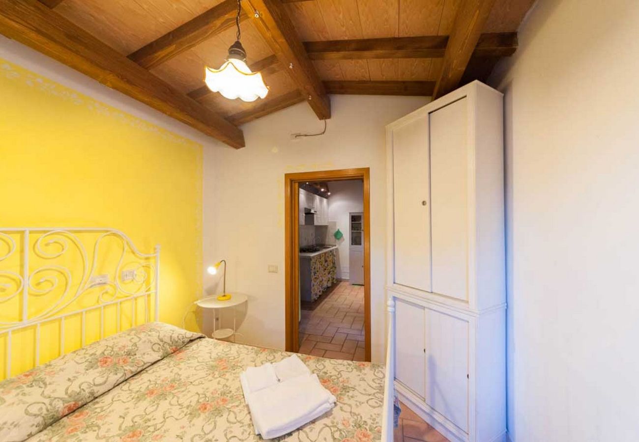 House in Bolsena - Casa Gialla - House directly on the Bolsena Lake!