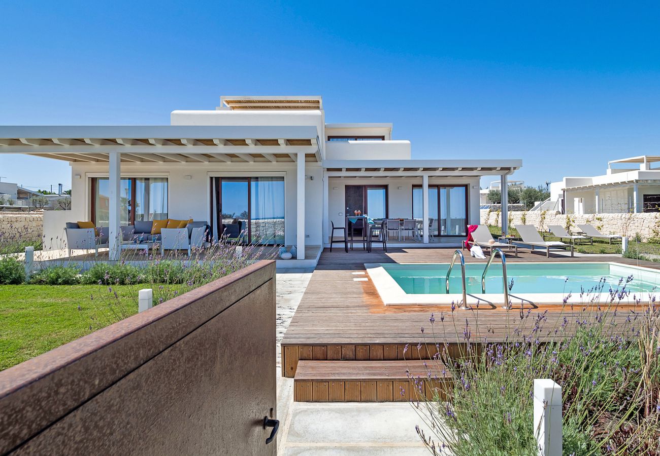 Villa in Noto - Seafront villa with pool near Syracuse, Sicily - Lavanda