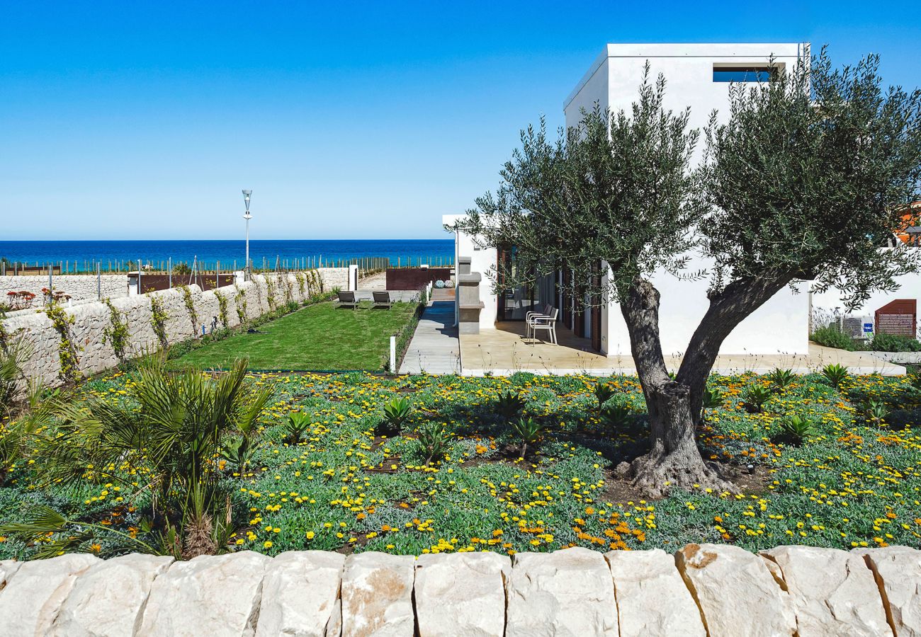 Villa in Noto - Seafront villa with pool near Syracuse, Sicily - Lavanda