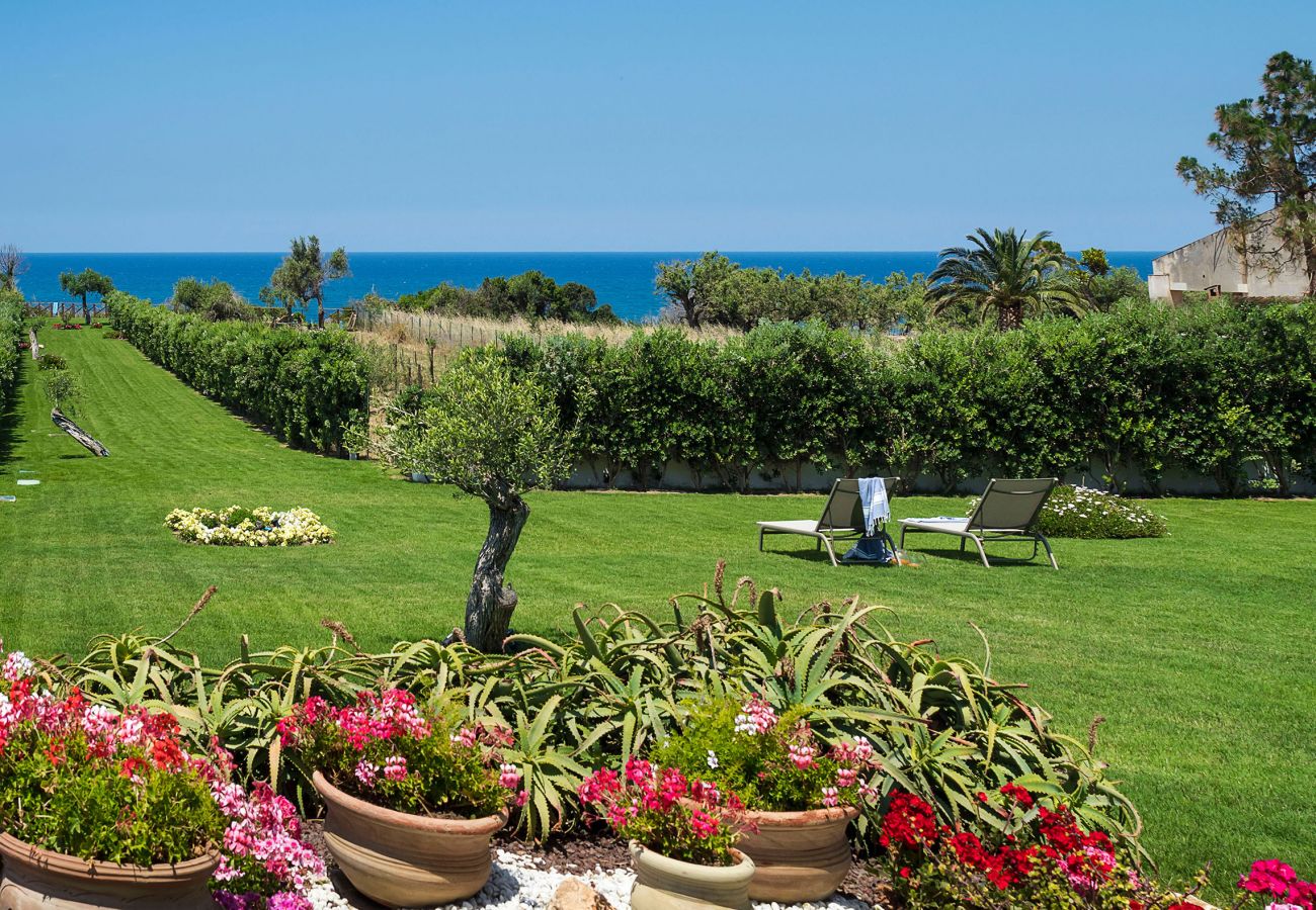 Villa in Cefalù - Seafront villa with terrace, Cefalù, Sicily