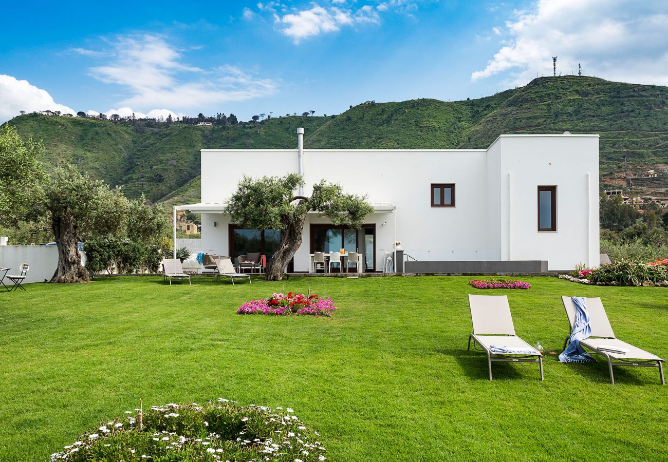 Villa in Cefalù - Seafront villa with terrace, Cefalù, Sicily