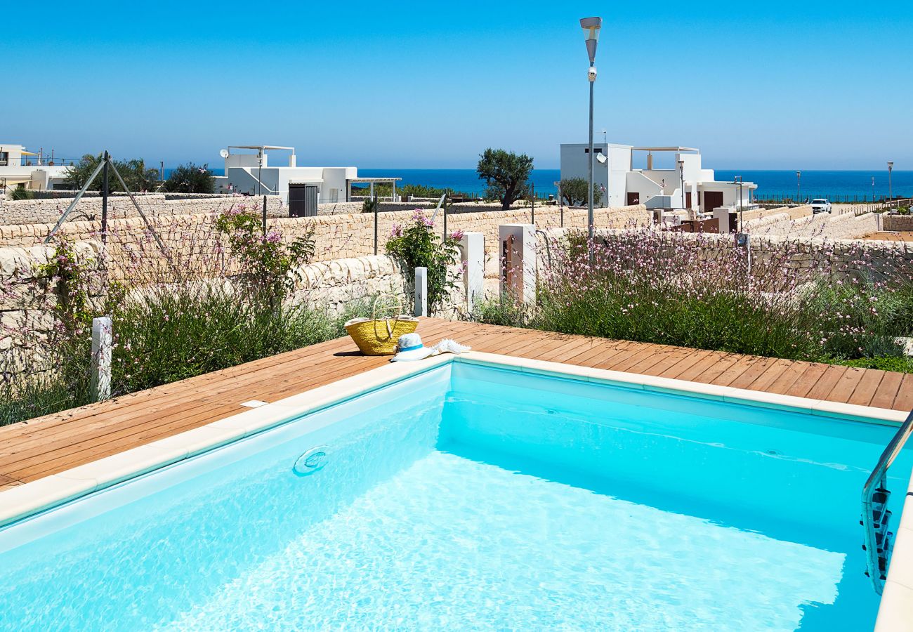 Villa in Noto - Seafront villa with pool near Syracuse, Sicily - Palma - 8 pax