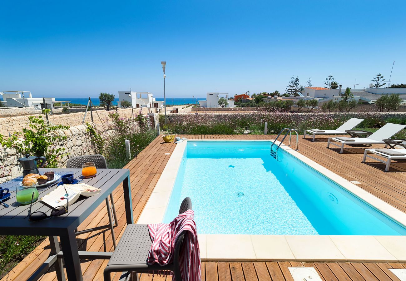 Villa in Noto - Seafront villa with pool near Syracuse, Sicily - Palma - 8 pax