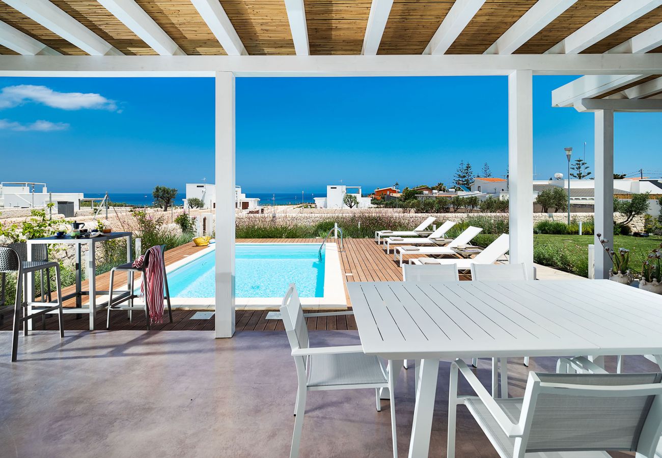 Villa in Noto - Seafront villa with pool near Syracuse, Sicily - Palma - 8 pax