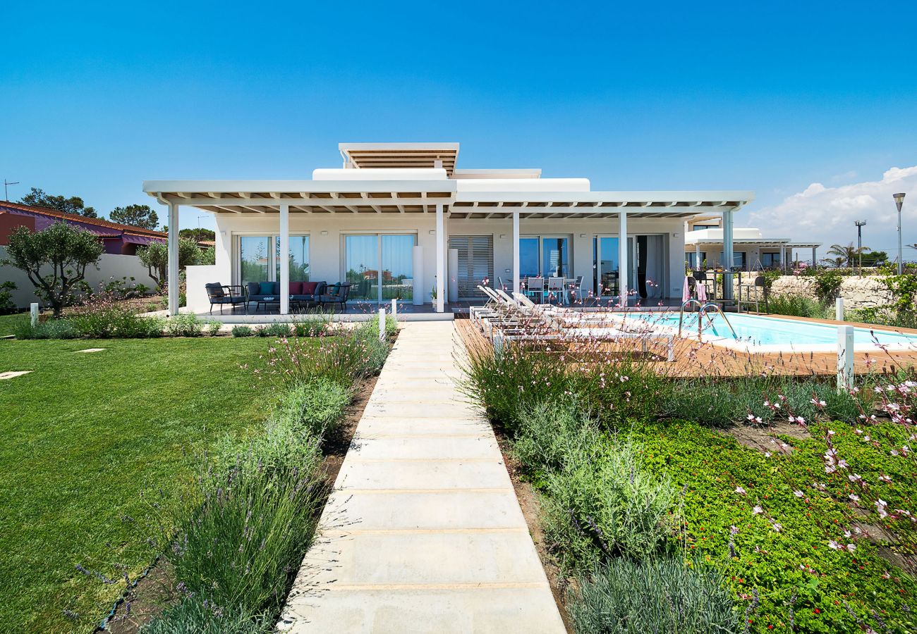 Villa in Noto - Seafront villa with pool near Syracuse, Sicily - Palma - 8 pax