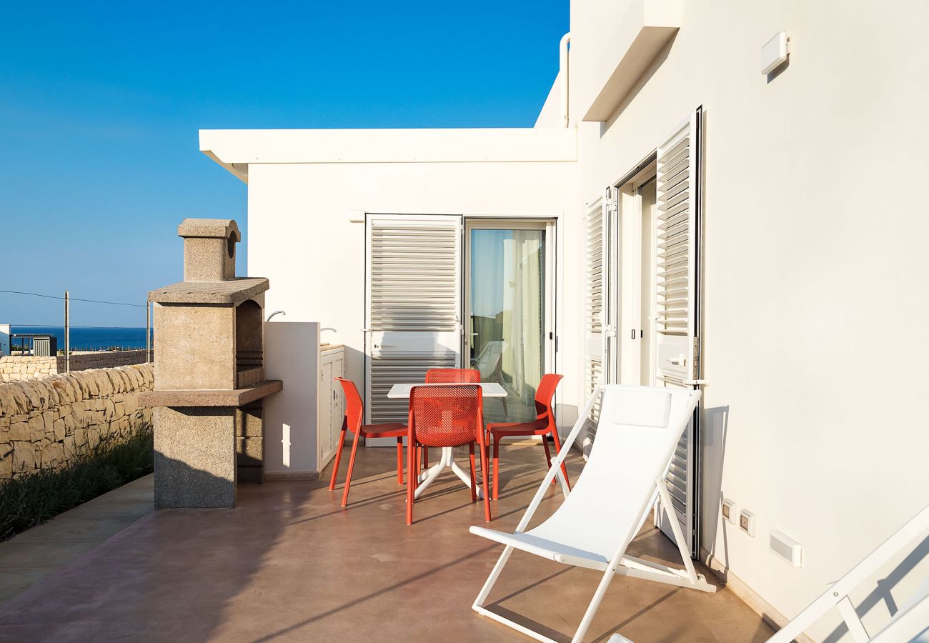 Villa in Noto - Seafront villa with pool near Syracuse, Sicily - Palma - 8 pax