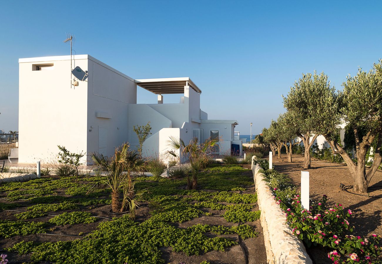 Villa in Noto - Seafront villa with pool near Syracuse, Sicily - Palma - 8 pax