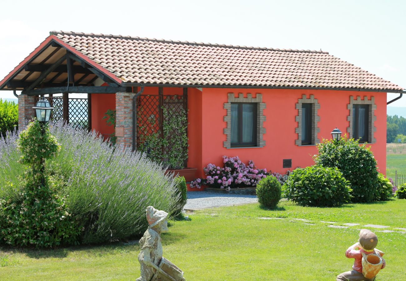 House in Bolsena - Casa Fenile - Holiday house with view on the Pool and beach