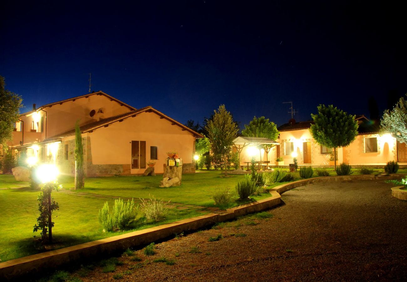 House in Bolsena - Casa Fenile - Holiday house with view on the Pool and beach