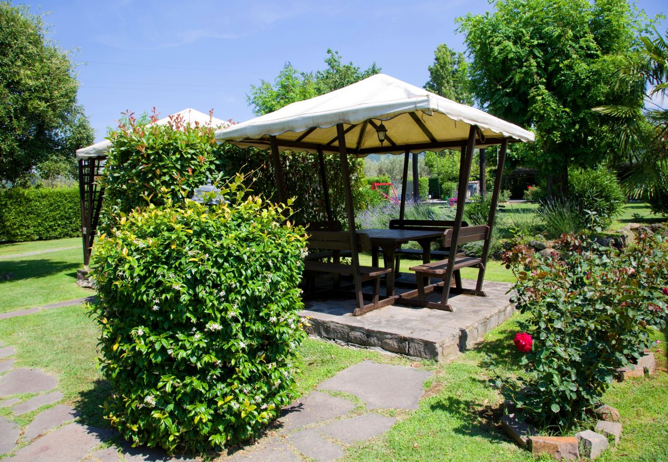 garden table in the holiday apartment Pomposella by Lake Bolsena