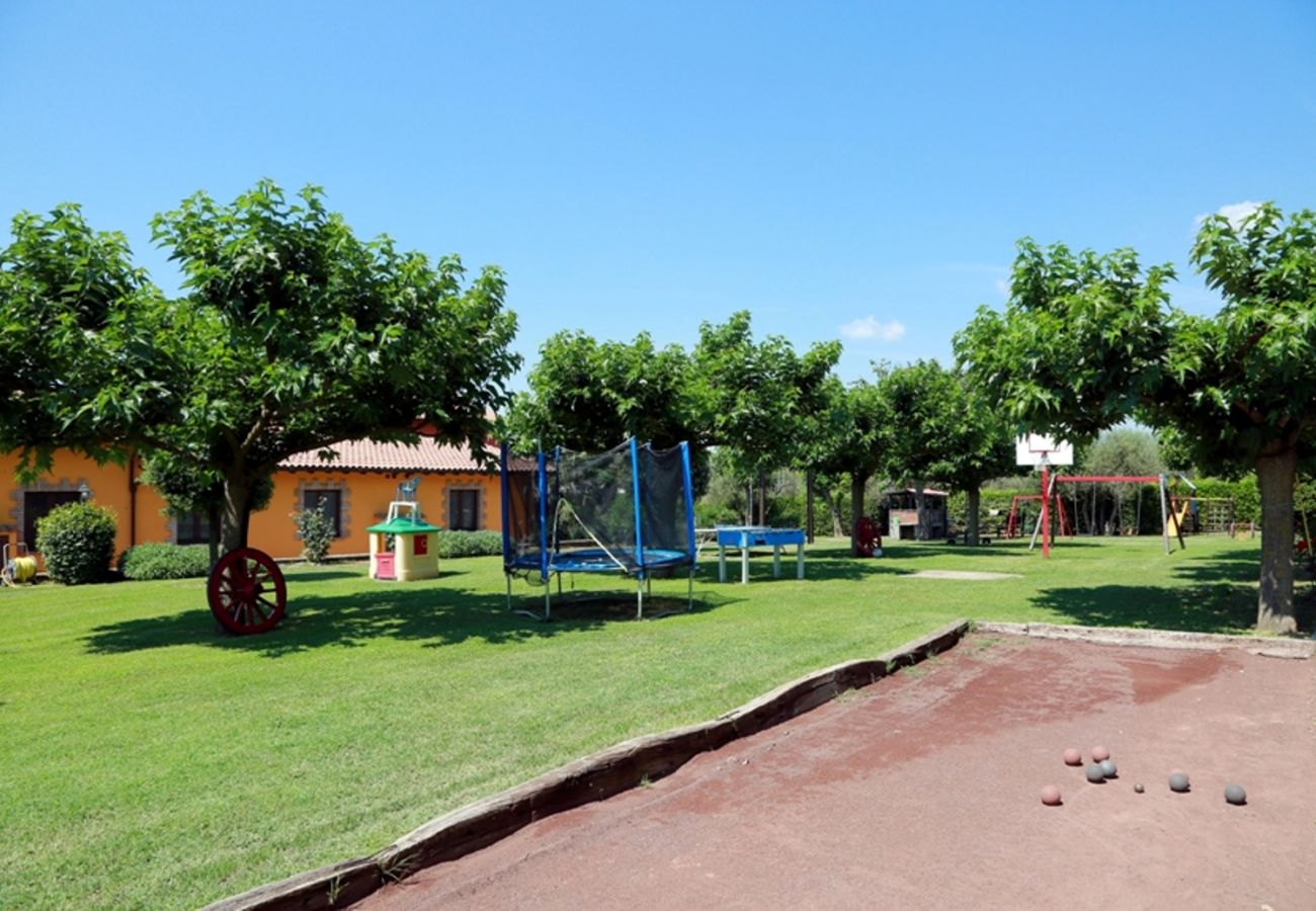 garden of the holiday apartment Pomposella by Lake Bolsena