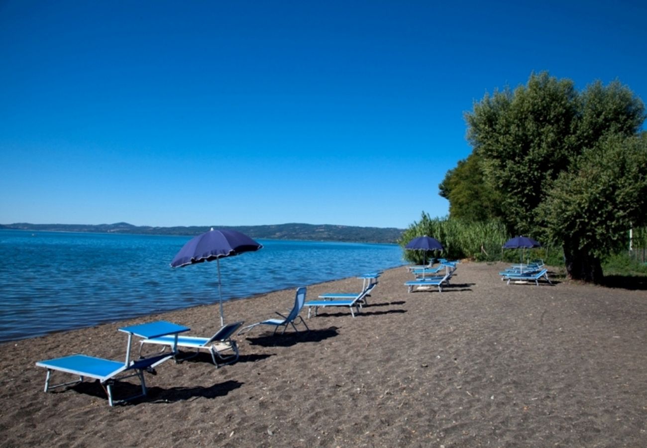 Apartment in Bolsena - Granaio - Apartment in Agriturismo with lake view, beach & pool