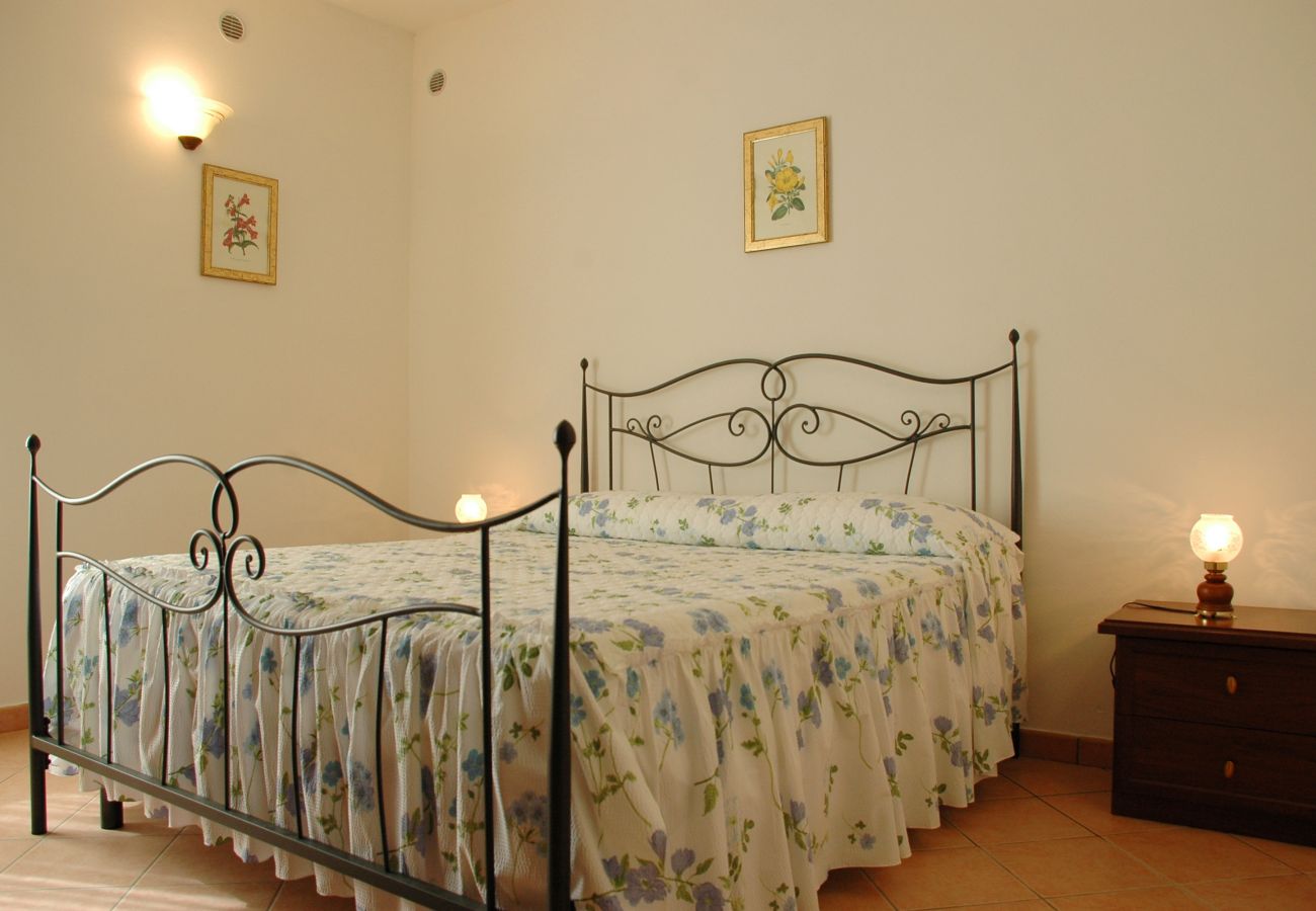 Apartment in Bolsena - Granaio - Apartment in Agriturismo with lake view, beach & pool