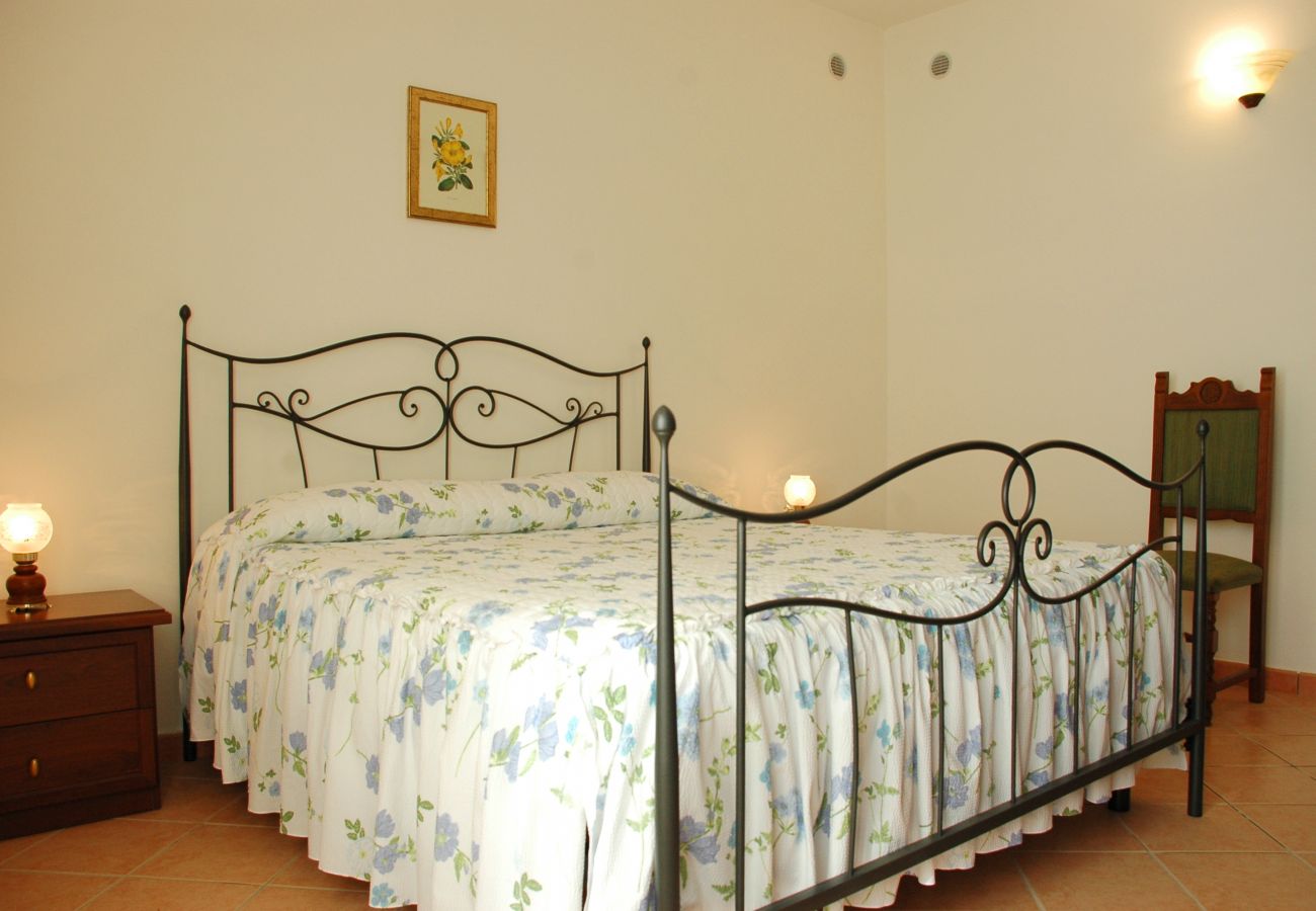 Apartment in Bolsena - Granaio - Apartment in Agriturismo with lake view, beach & pool