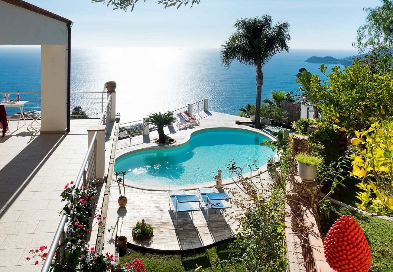 Villa in Taormina - Stunning panoramic villa in Taormina Bay, Sicily