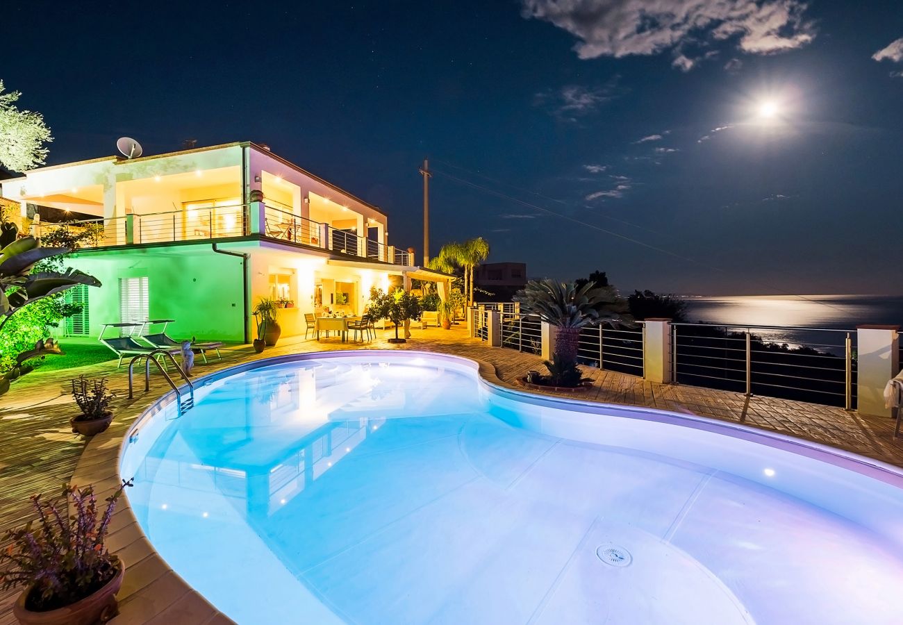 Villa in Taormina - Stunning panoramic villa in Taormina Bay, Sicily