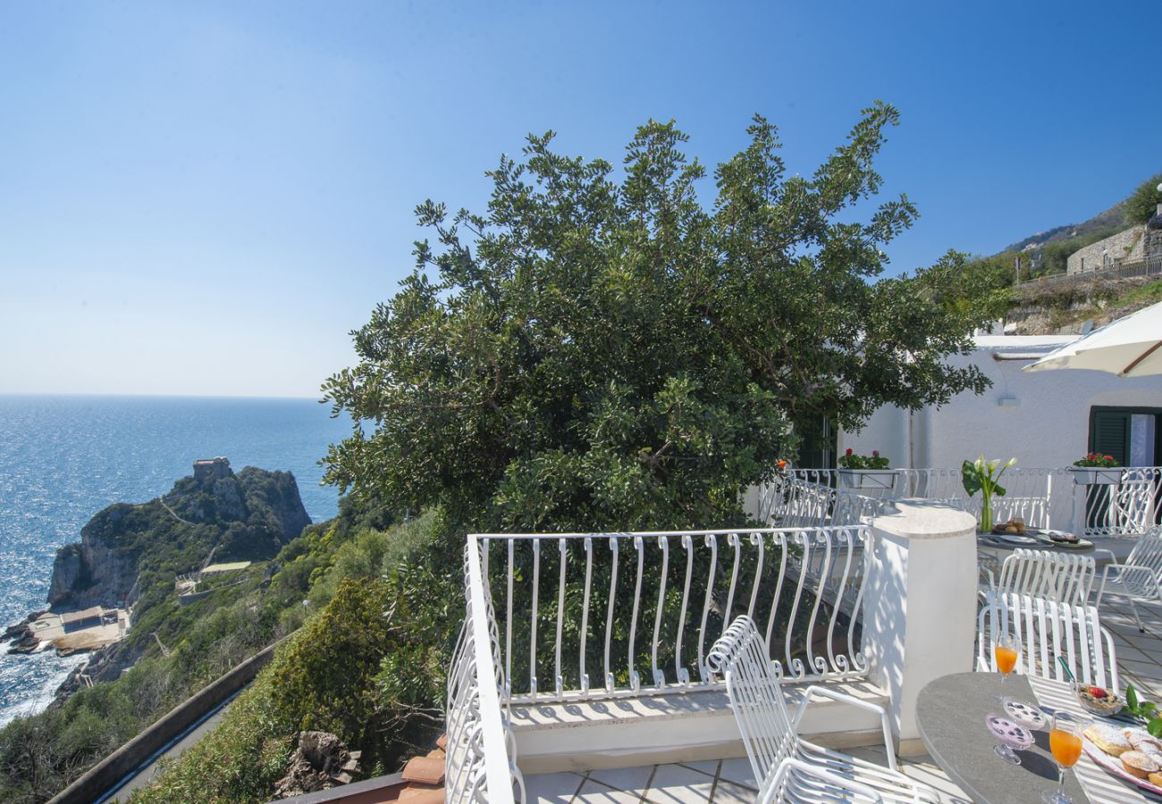 Apartment in Conca dei Marini - Casa Giovannina - charming fisherman's house with stunning views