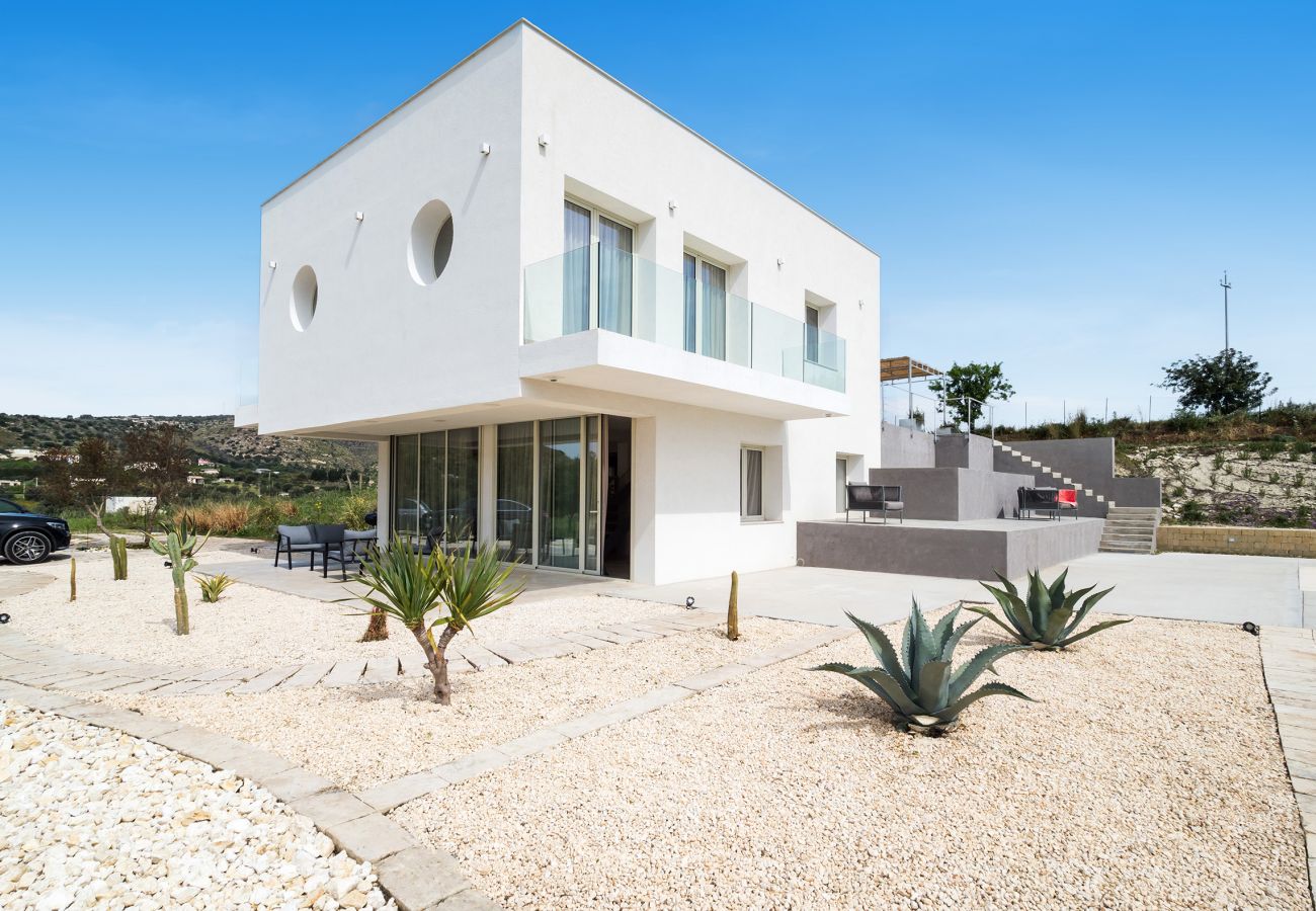 Villa in Avola - Designer villa with pool near Noto, Sicily 