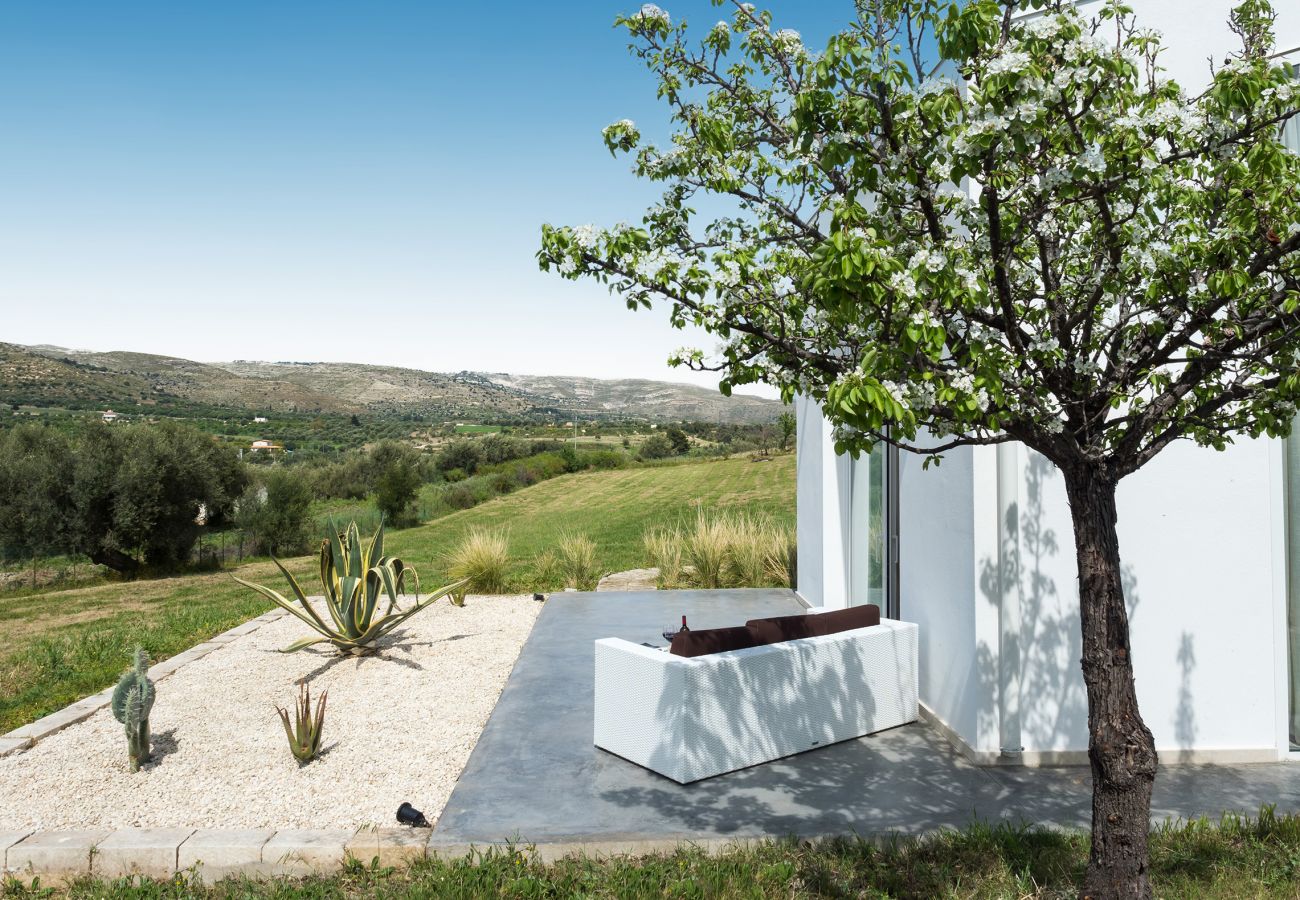 Villa in Avola - Designer villa with pool near Noto, Sicily 