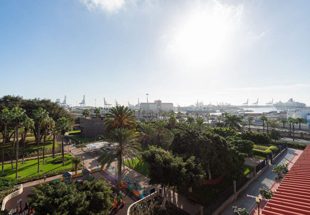 House in Las Palmas de Gran Canaria - Castle and Park view  By CanariasGetaway 