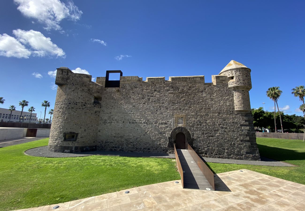 House in Las Palmas de Gran Canaria - Castle and Park view  By CanariasGetaway 