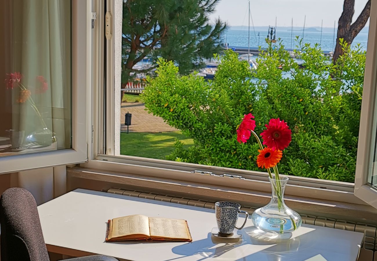 Villa in Bolsena - Villa directly by the sea -Villa Clara for 12 persons