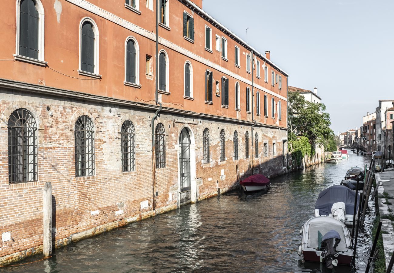 Apartment in Venice -  Elegant Fornasa Vecia Canal View R&R