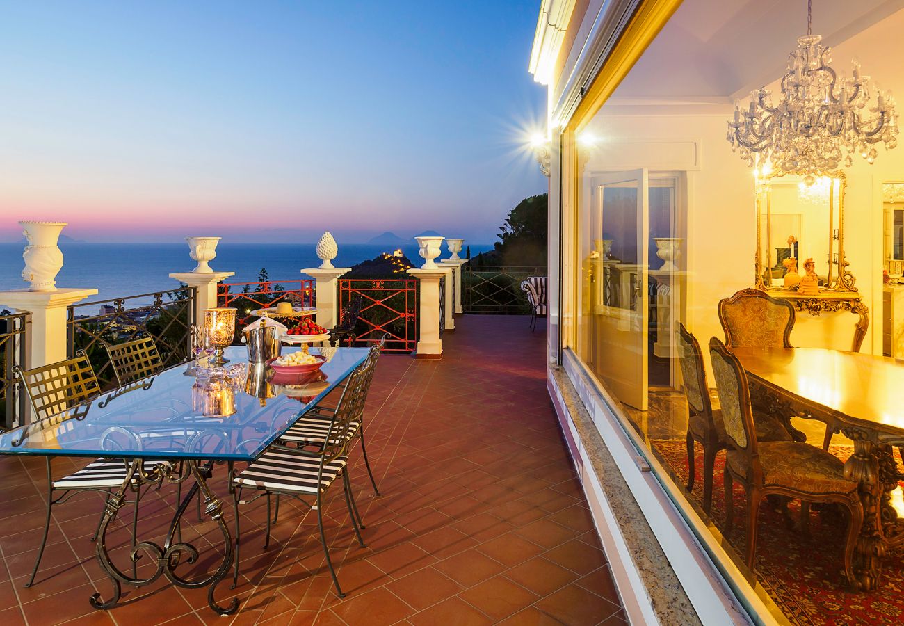 Villa in Capo d´Orlando - Villa with pool near the seaside resort of Capo D'Orlando, with sea views towards the Aeolian Islands, Sicily.