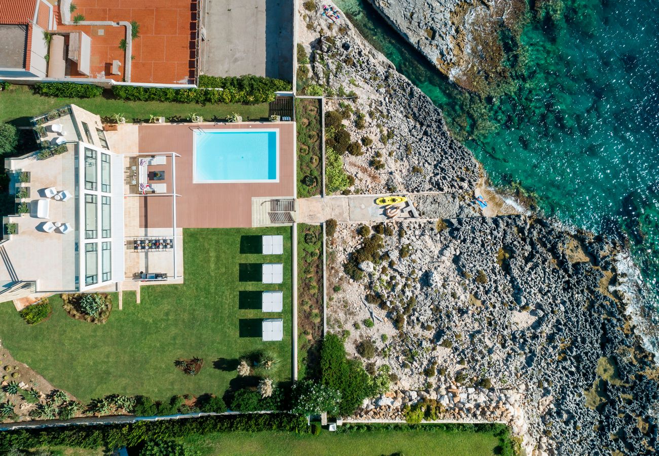 Villa in Syracuse - Villa with pool and direct access to the rocks below in Siracusa, Sicily