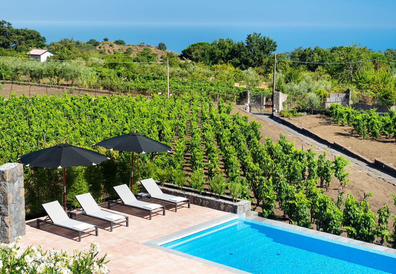 Villa in Pedara - Old country property with pool situated on the slopes of Mount Etna, Sicily.