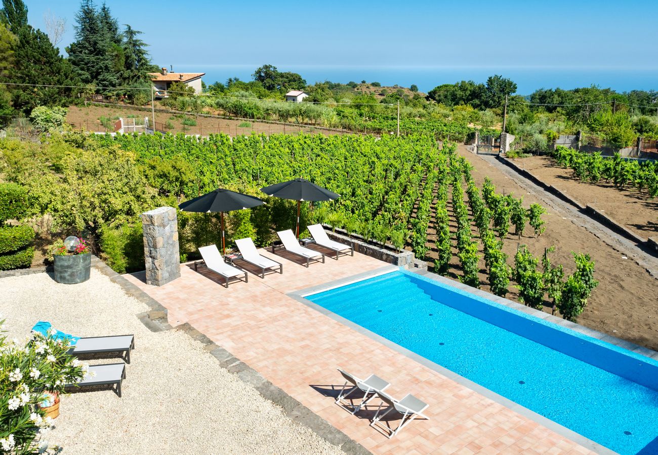 Villa in Pedara - Old country property with pool situated on the slopes of Mount Etna, Sicily.