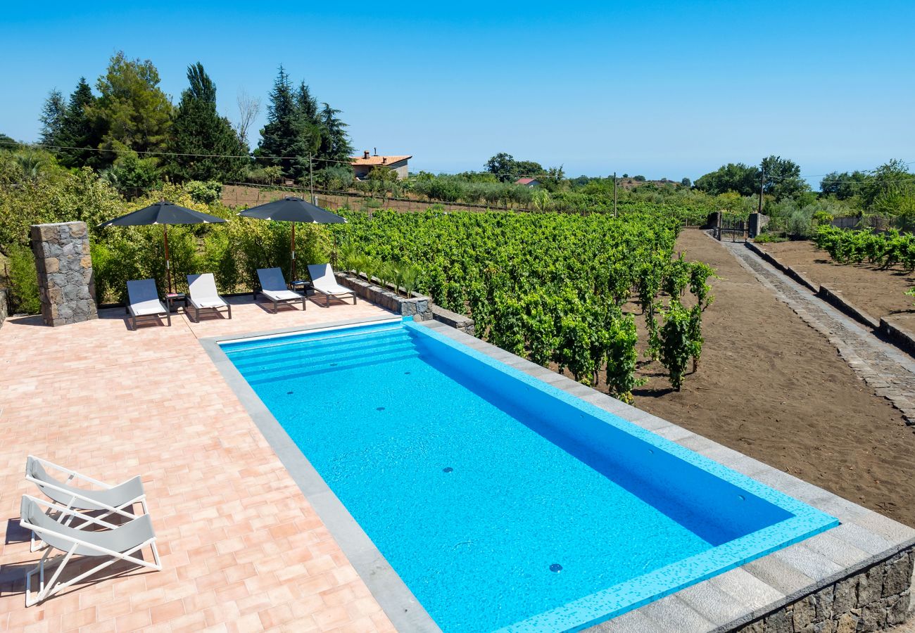 Villa in Pedara - Old country property with pool situated on the slopes of Mount Etna, Sicily.