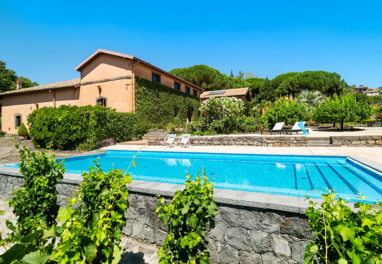 Villa in Pedara - Old country property with pool situated on the slopes of Mount Etna, Sicily.