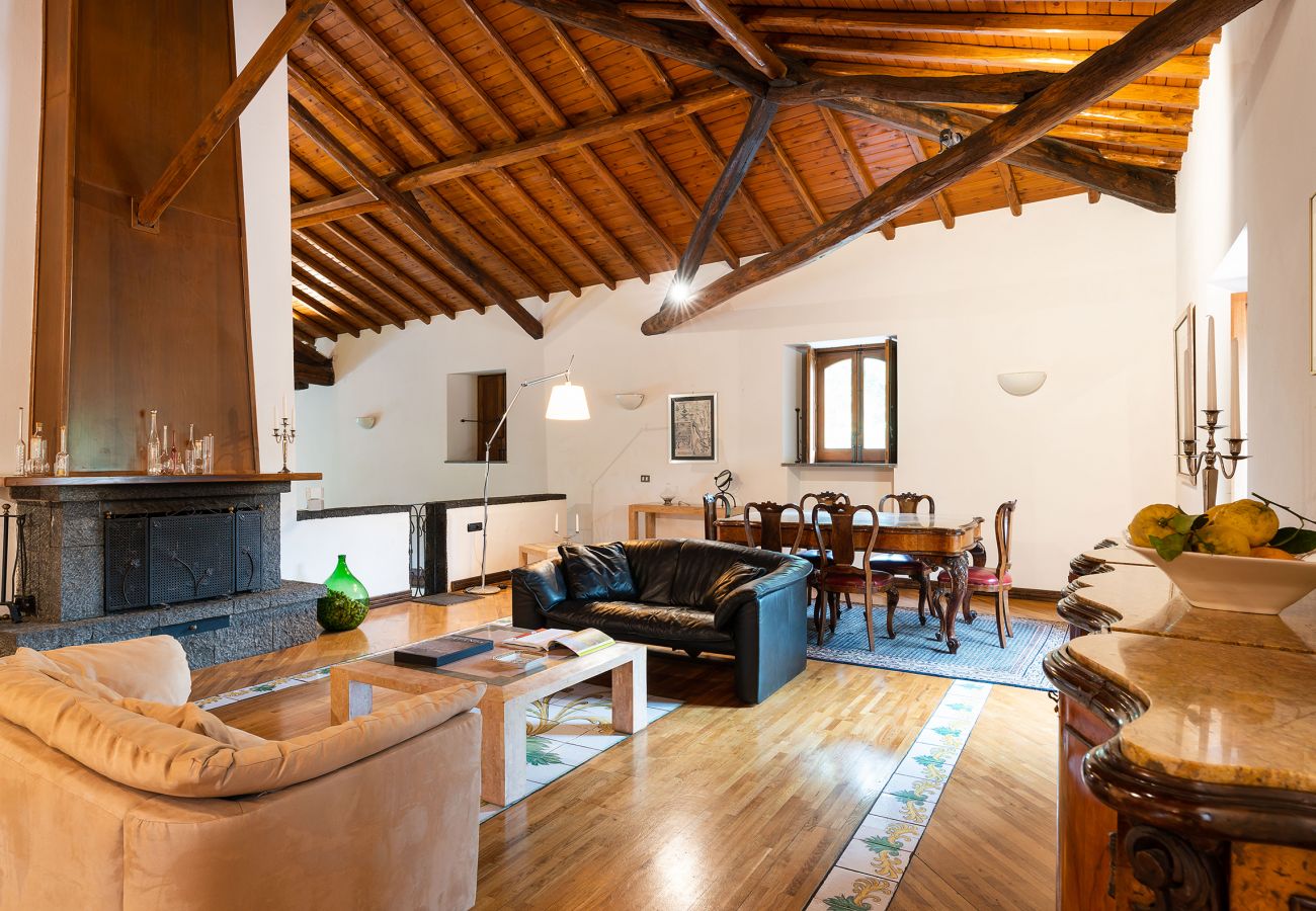 Villa in Pedara - Old country property with pool situated on the slopes of Mount Etna, Sicily.