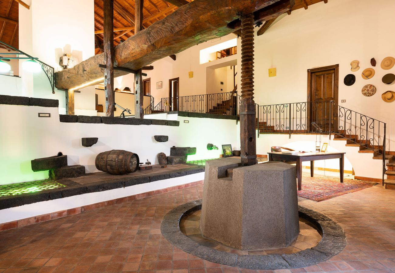 Villa in Pedara - Old country property with pool situated on the slopes of Mount Etna, Sicily.