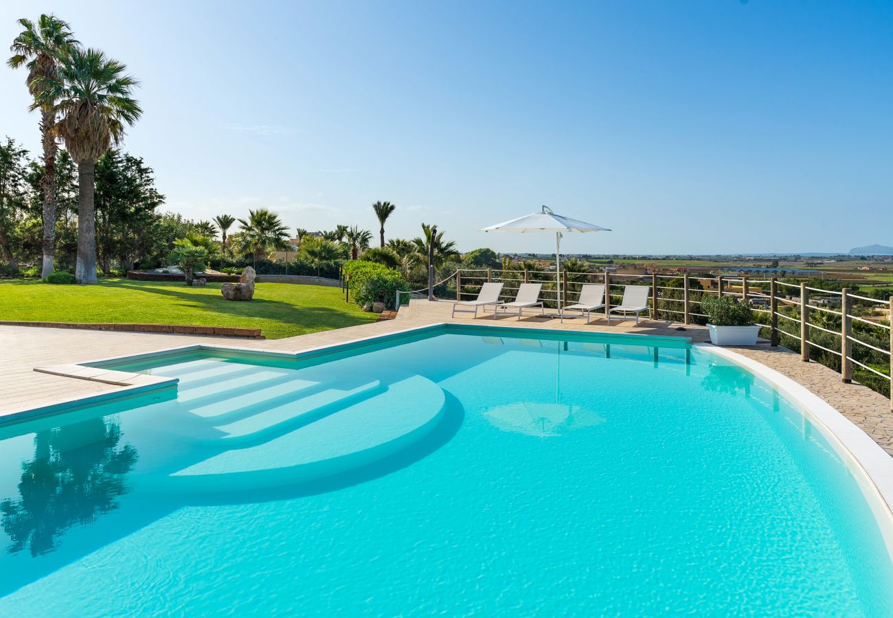 Villa in Paceco - Comfortable villa with pool situated in a splendid panoramic location near Trapani