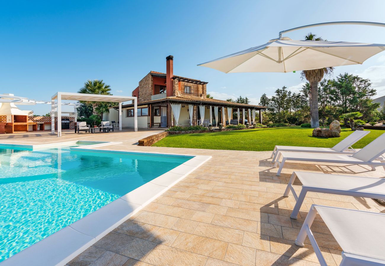 Villa in Paceco - Comfortable villa with pool situated in a splendid panoramic location near Trapani