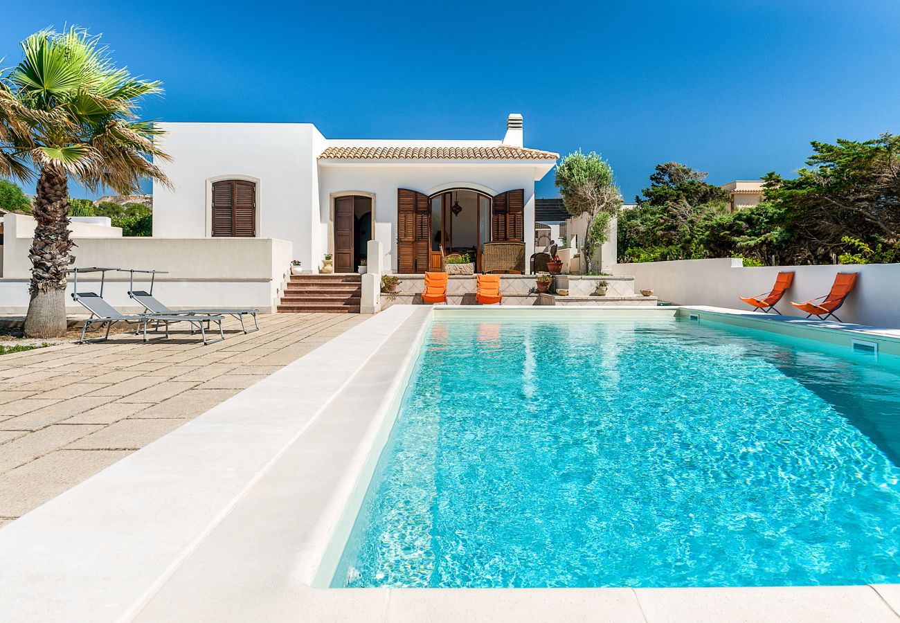 Villa in Custonaci - Villa with private pool, sea front location, in Cornino not far from Trapani