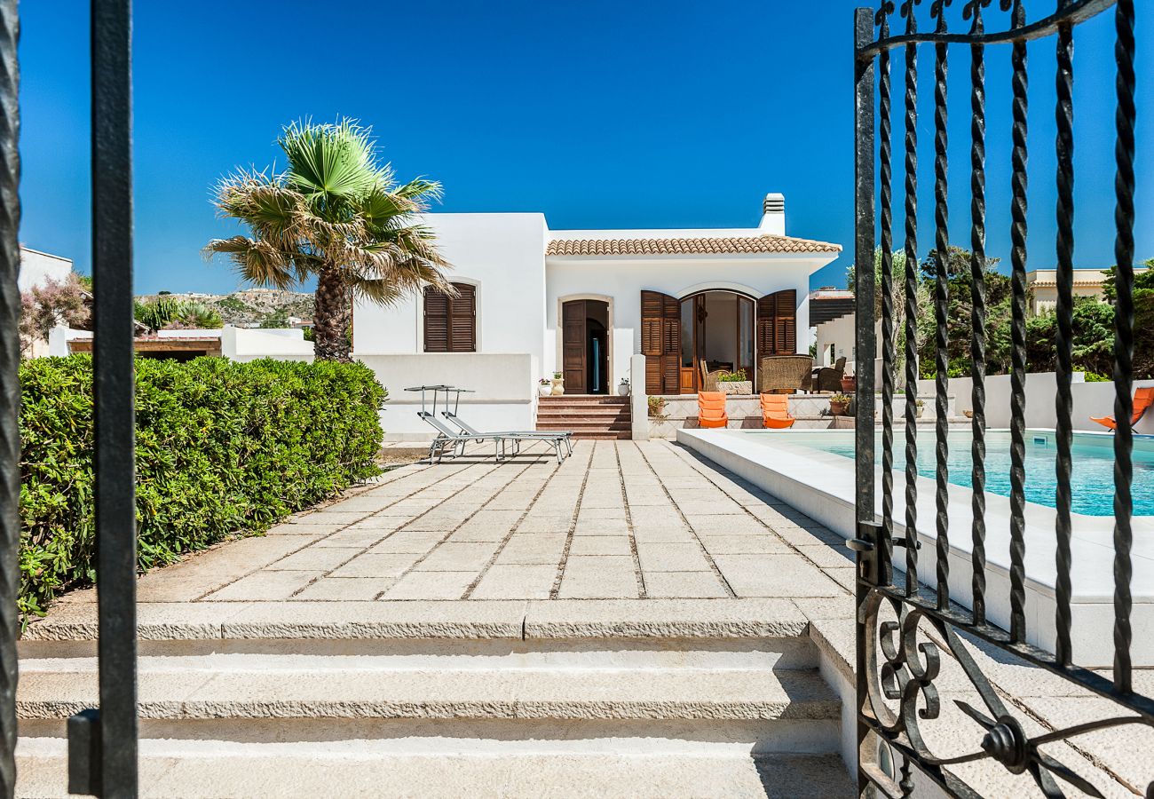 Villa in Custonaci - Villa with private pool, sea front location, in Cornino not far from Trapani