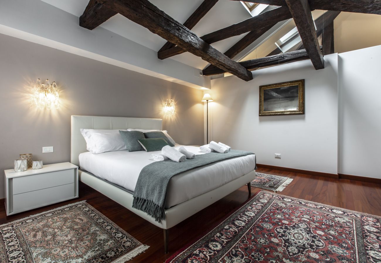 Apartment in Venice - San Pantalon Luxury Penthouse R&R