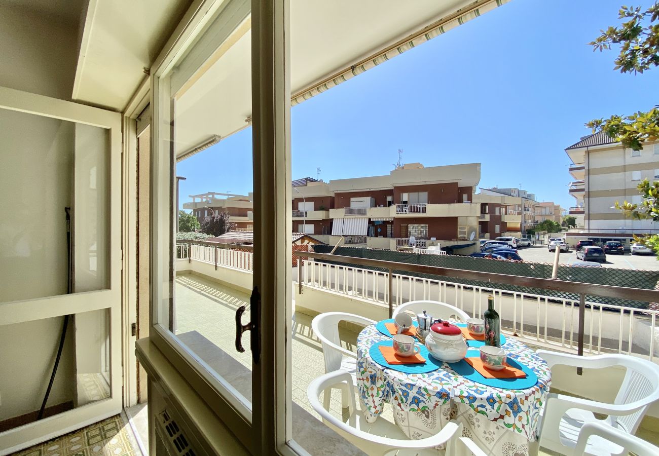 Apartment in Sperlonga - Comfortable four-room apartment with garden and garage