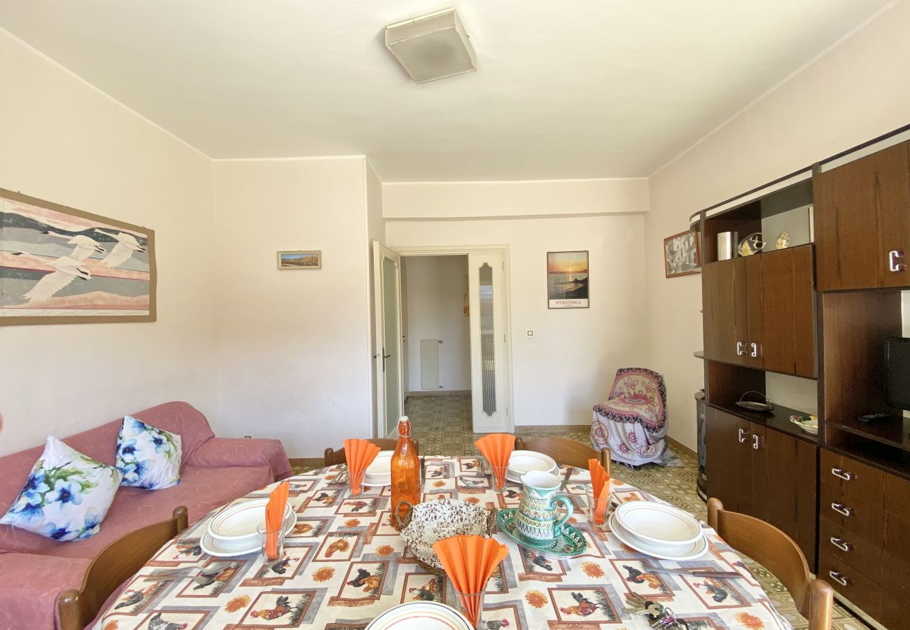 Apartment in Sperlonga - Comfortable four-room apartment with garden and garage