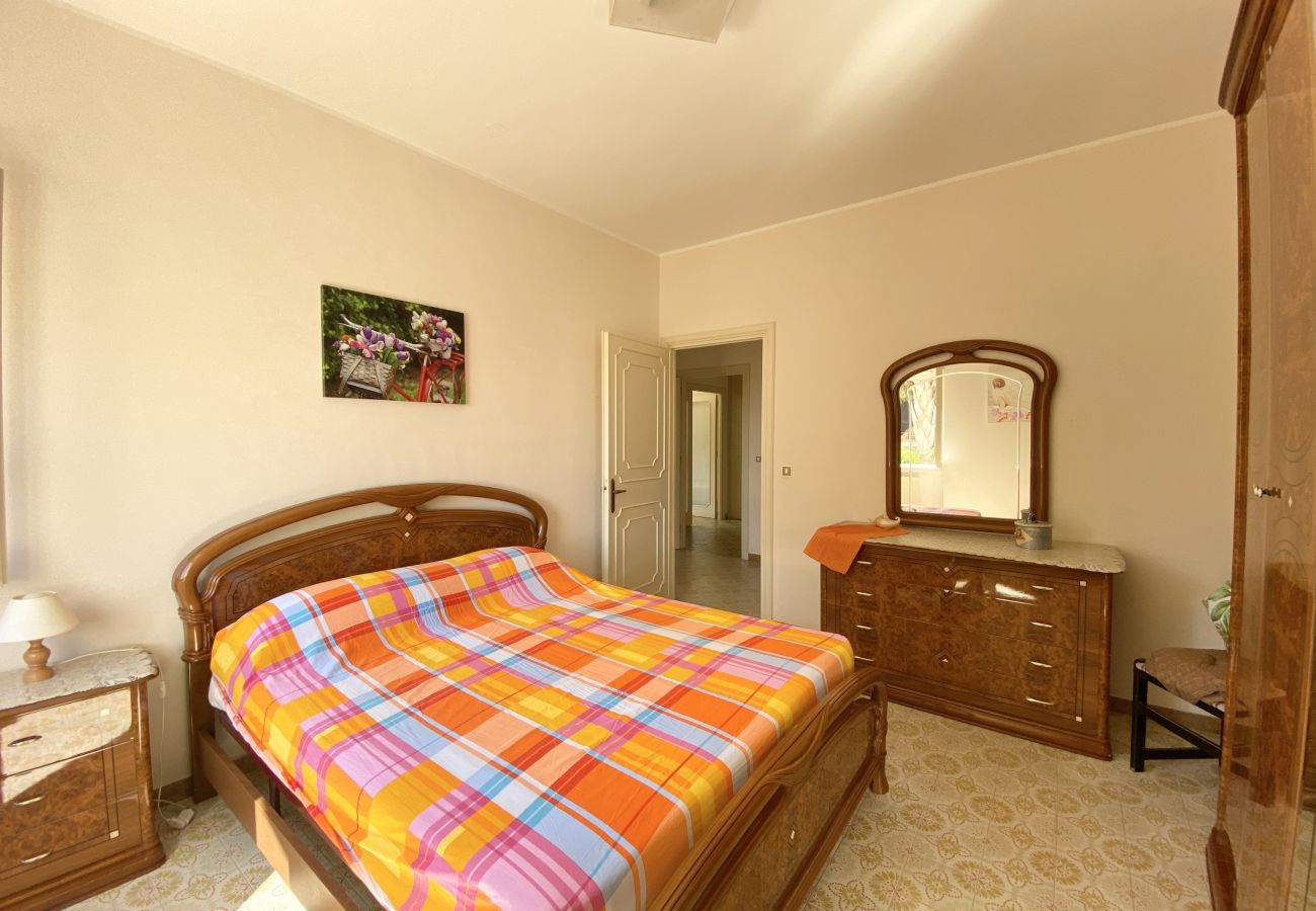 Apartment in Sperlonga - Comfortable four-room apartment with garden and garage