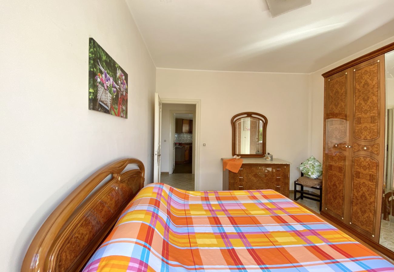 Apartment in Sperlonga - Comfortable four-room apartment with garden and garage