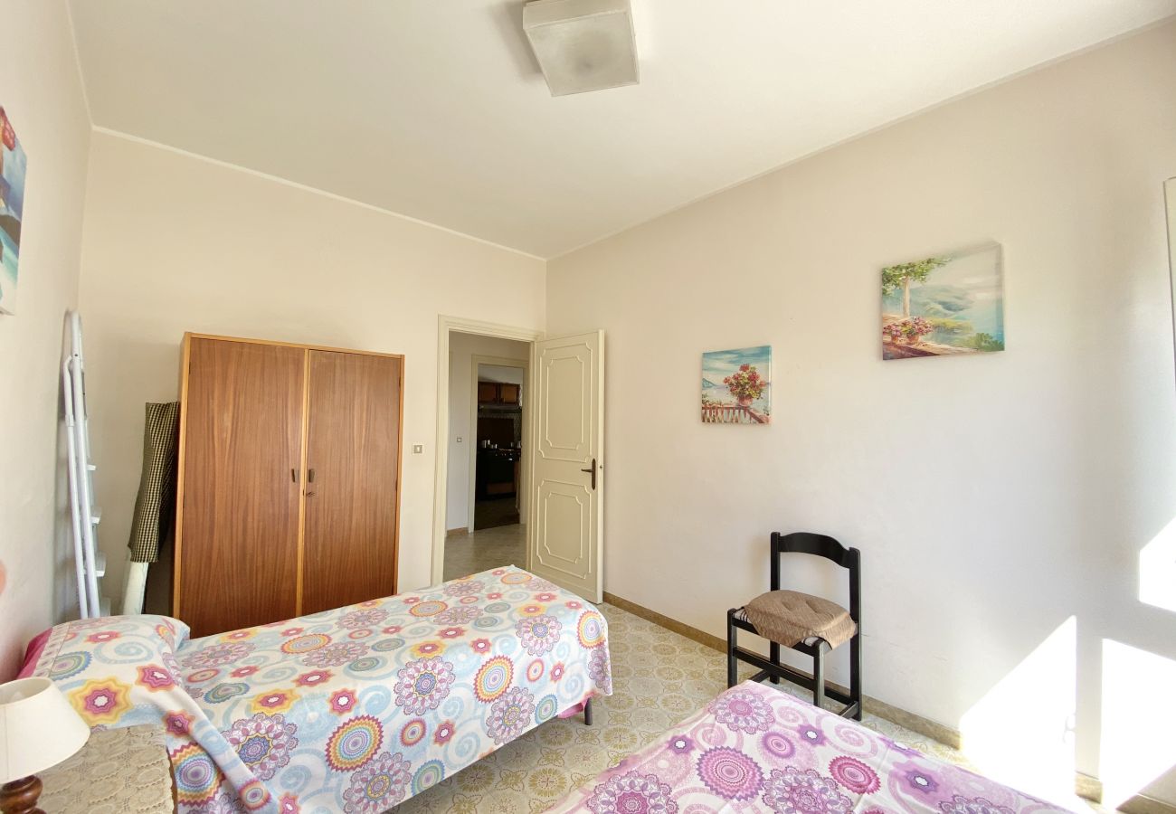 Apartment in Sperlonga - Comfortable four-room apartment with garden and garage