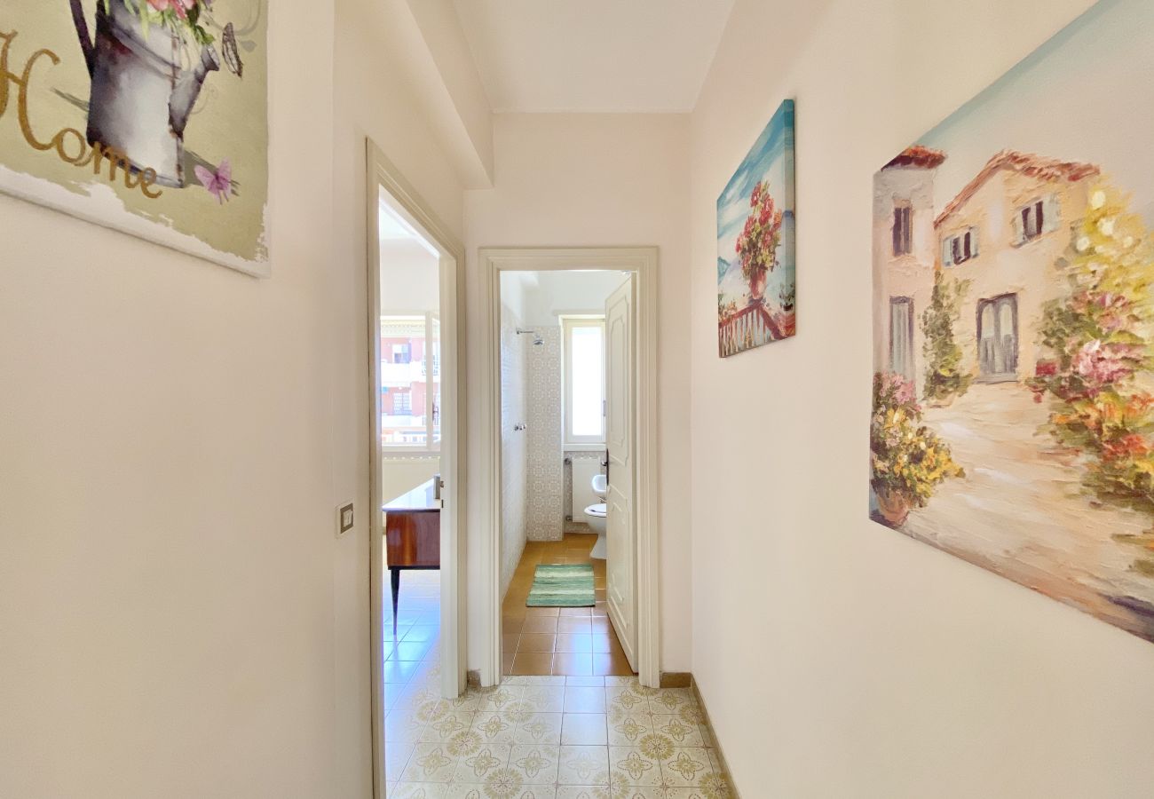 Apartment in Sperlonga - Comfortable four-room apartment with garden and garage