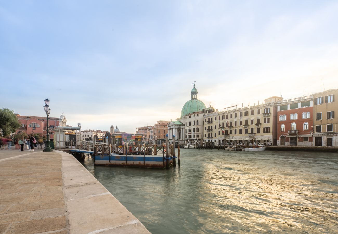 Apartment in Venice - Venetian Palace Terrace Apartment R&R